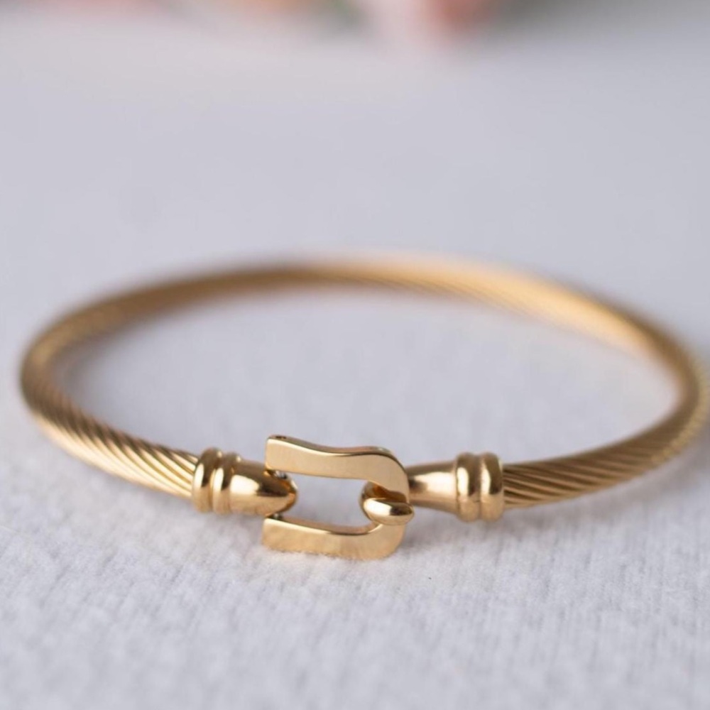 NEW ! Beautiful Waterproof Gold Twisted Cable Style Bangle Bracelet!